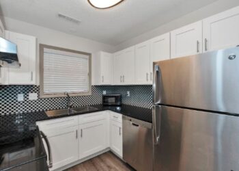 Cocina con distintos electrodomesticos