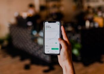 Movil con app de inversión