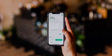 Movil con app de inversión