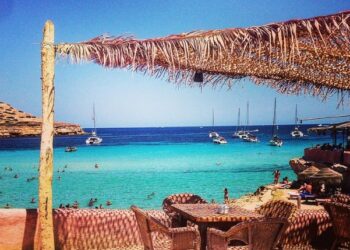 Restaurante en la costa de ibiza