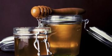 La producción de miel y sus productos derivados para la comercialización