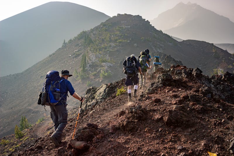Deportista entrenando en montaña a gran altitud