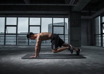 Deportista realizando entrenamiento HIIT de alta intensidad