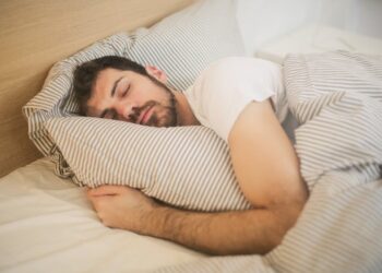 Deportista descansando para recuperación muscular