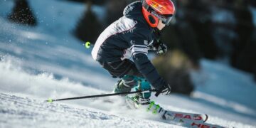 Deportista preparándose físicamente para la temporada de nieve