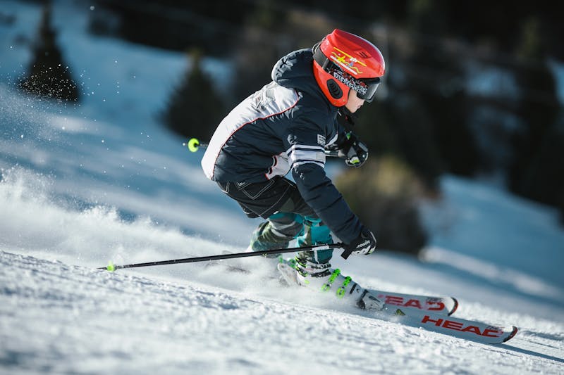 Deportista preparándose físicamente para la temporada de nieve