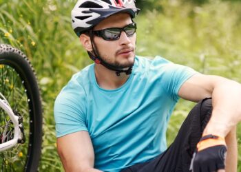 ​El truco de los pros para no arruinarte con tus gafas de sol deportivas