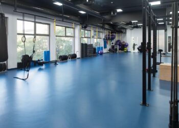 Pisos para gimnasio: Guía para elegir la superficie correcta en proyectos fitness